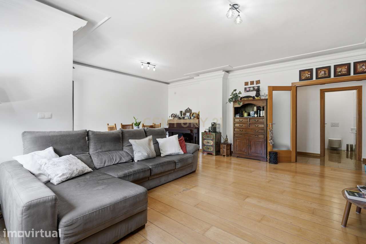 Elegante Apartamento T3 no Estoril com Box Fechada para 3 carros a pou - Grande imagem: 5/45