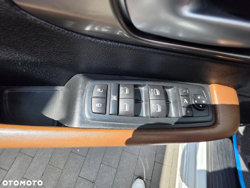 Chrysler Pacifica - 18