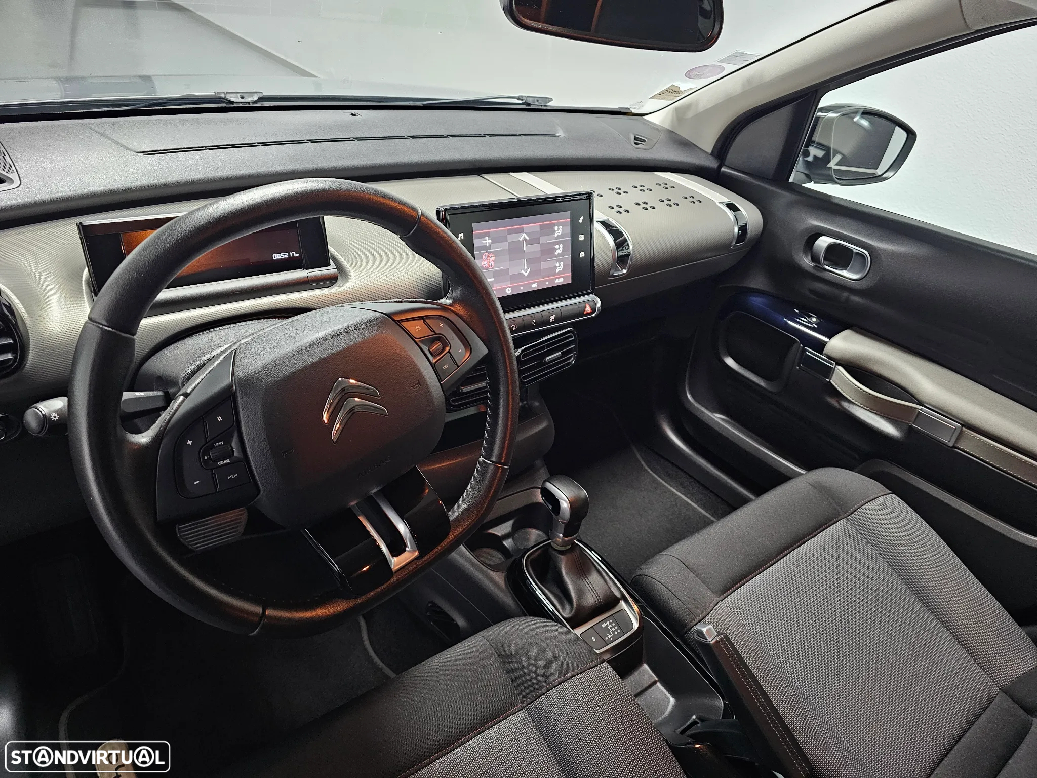 Citroën C4 Cactus 1.2 PureTech Shine EAT6 - 9