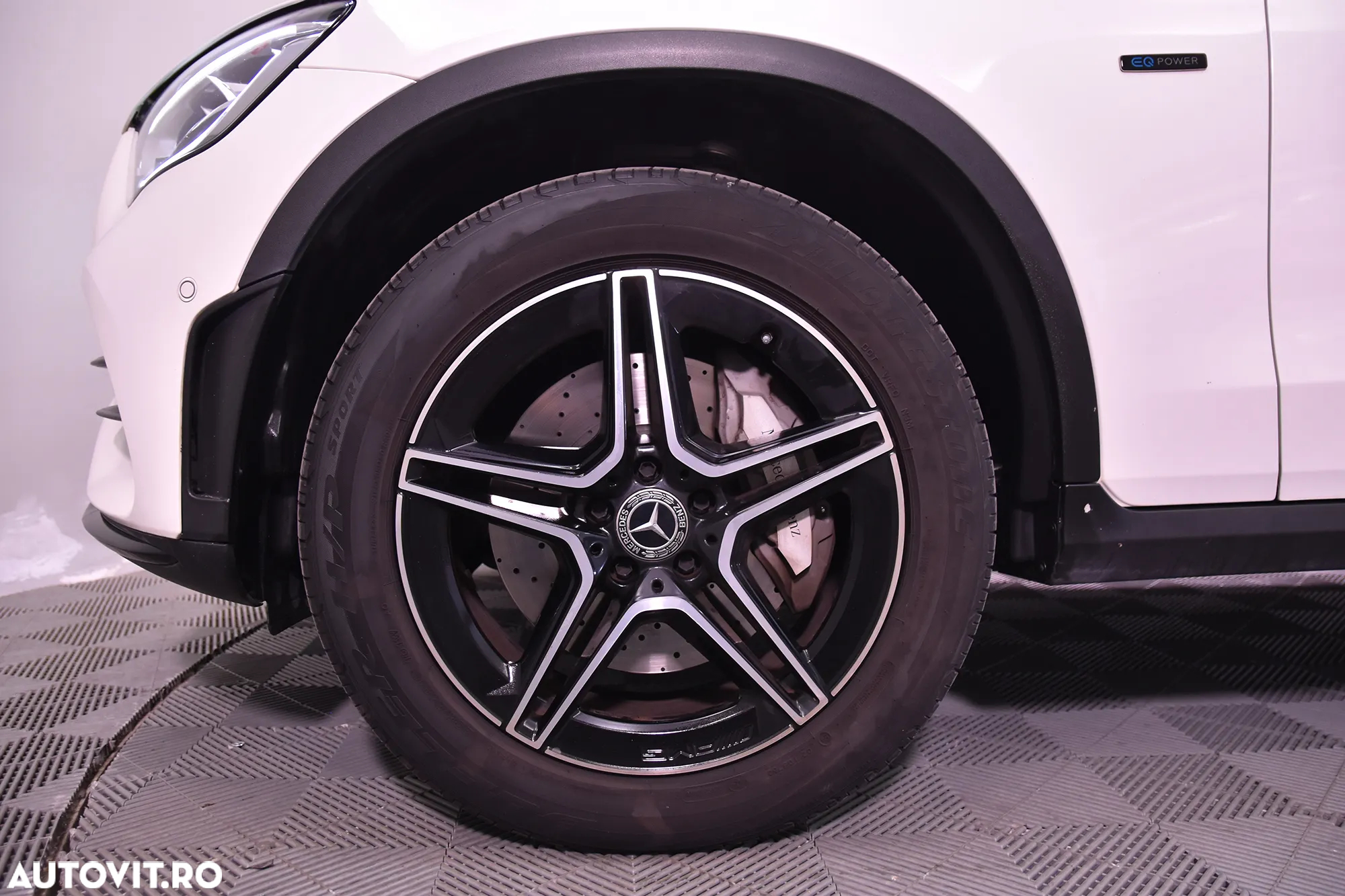 Mercedes-Benz GLC 300 e 4MATIC - 13