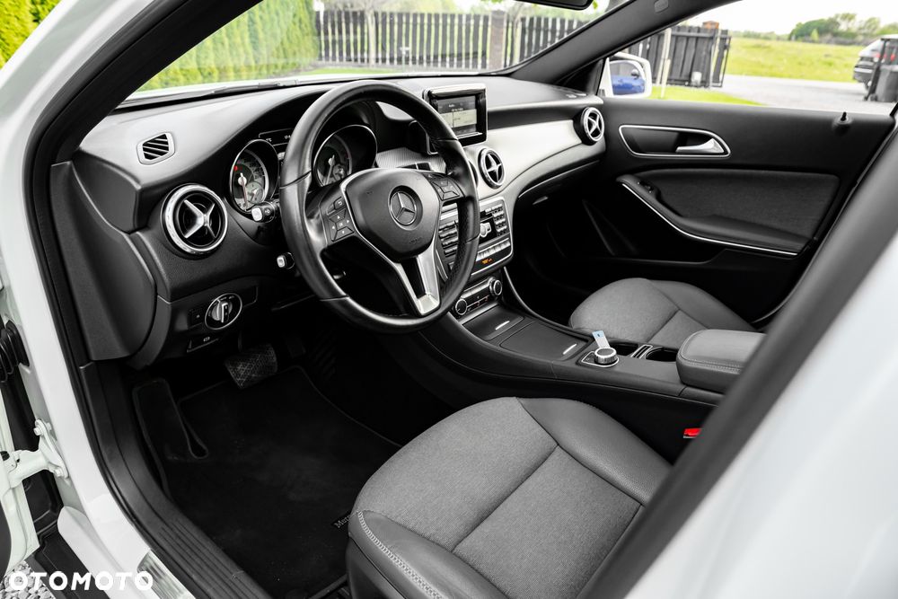 Mercedes-Benz GLA 250 4-Matic - 16