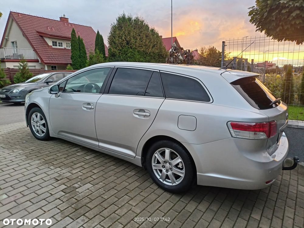 Toyota Avensis - 1