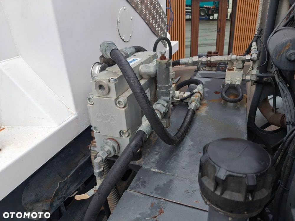 Mercedes-Benz Axor 1829 Zamiatarka Johnston 2 Silniki Szczotki L/R Karcher Listwa Ciśnieniowa - 17