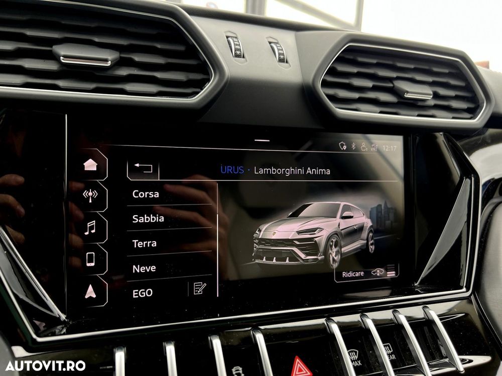 Lamborghini URUS - 36