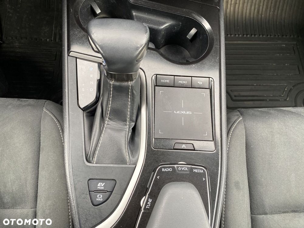 Lexus UX - 22
