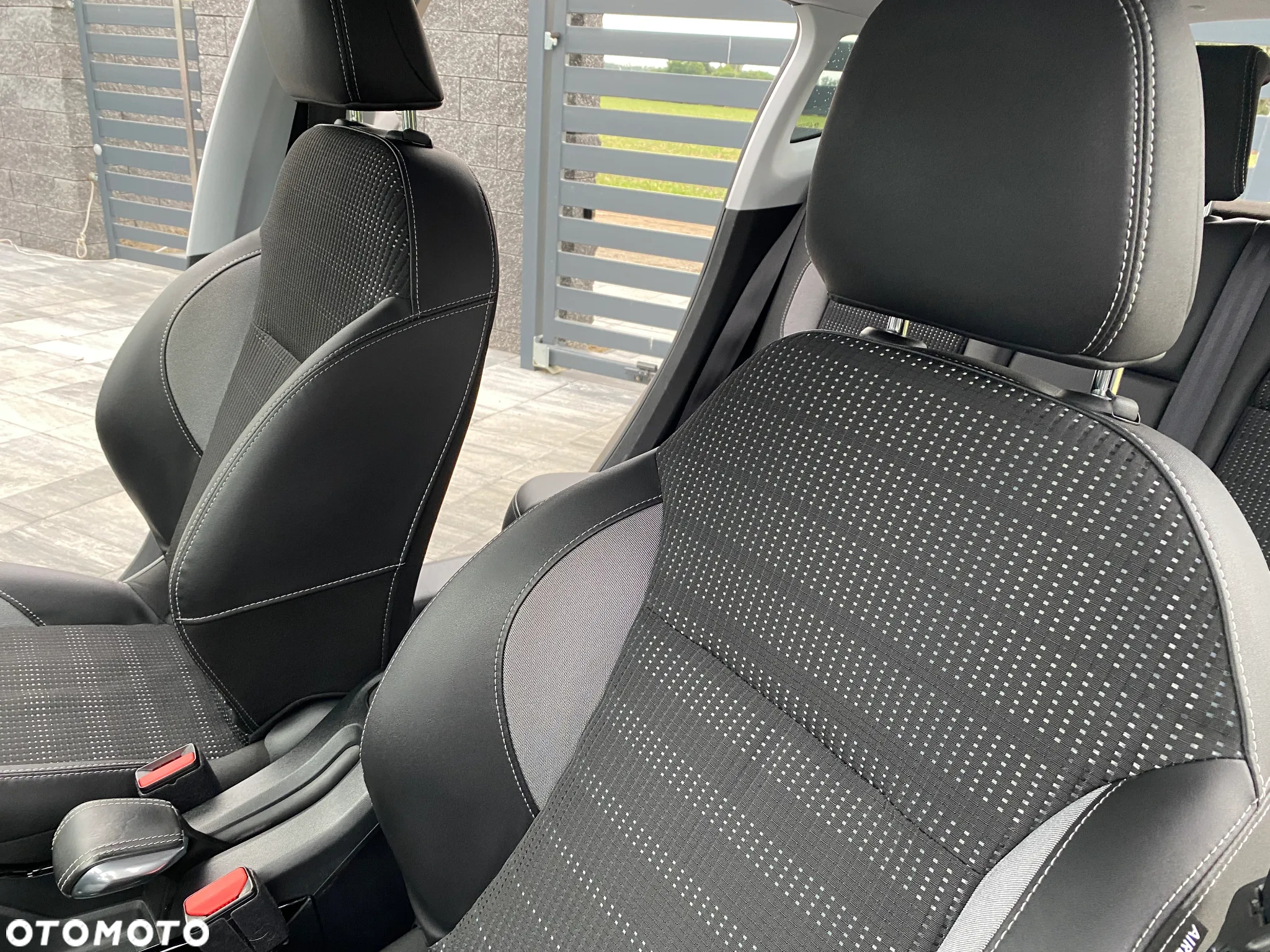 Peugeot 2008 1.2 Pure Tech Allure S&S - 36