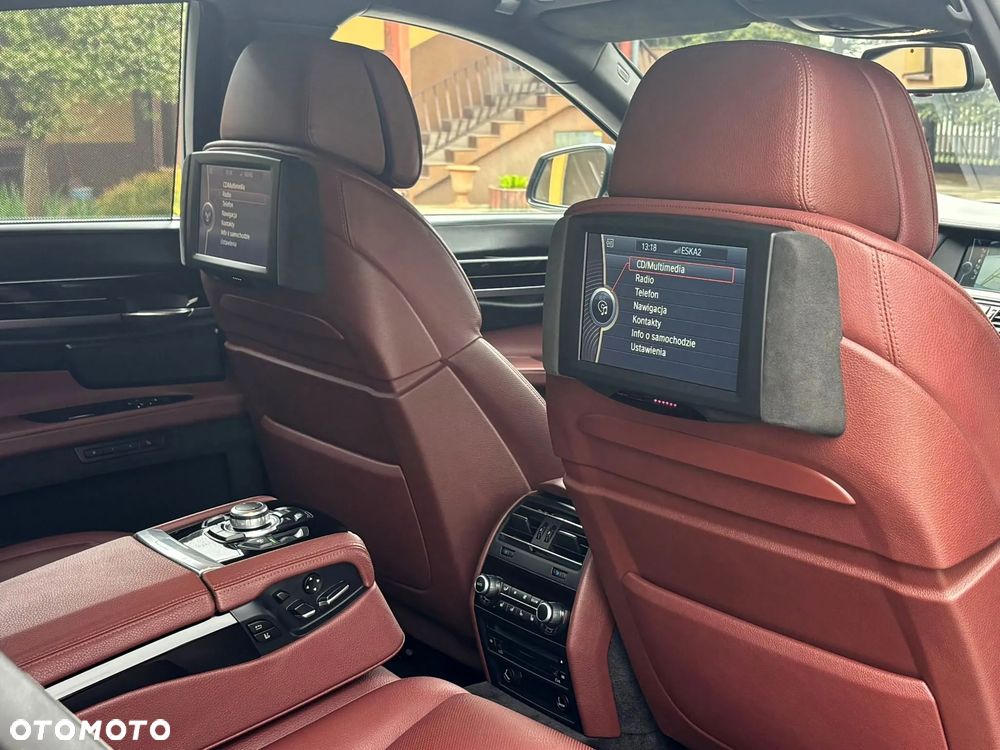 BMW Seria 7 750i L xDrive - 26