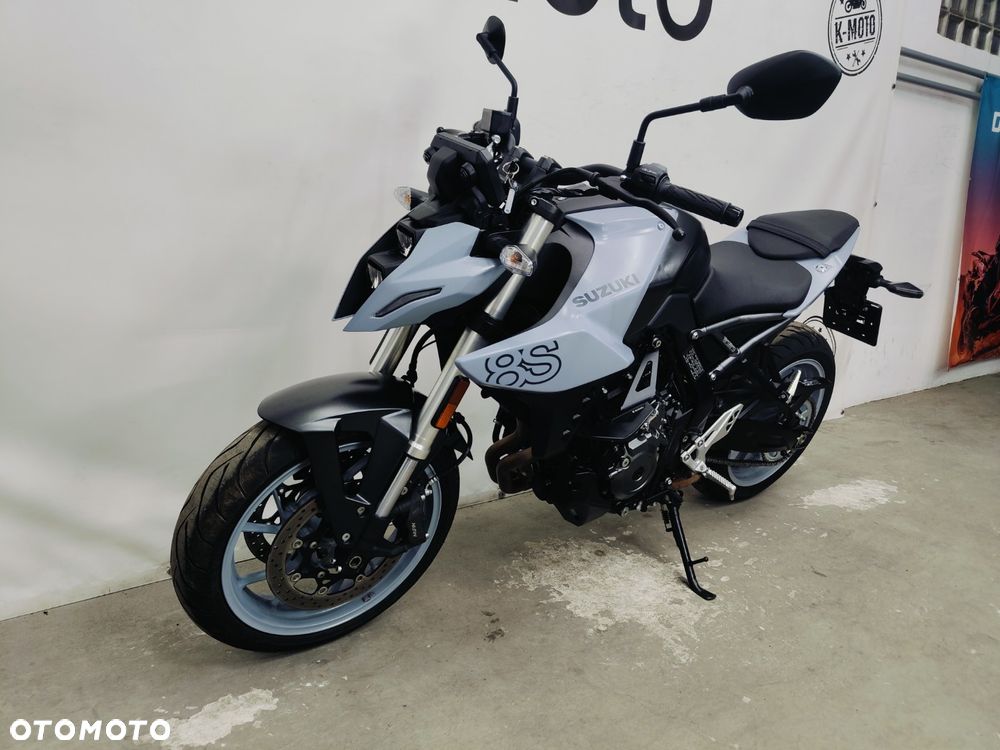 Suzuki GSX - 18