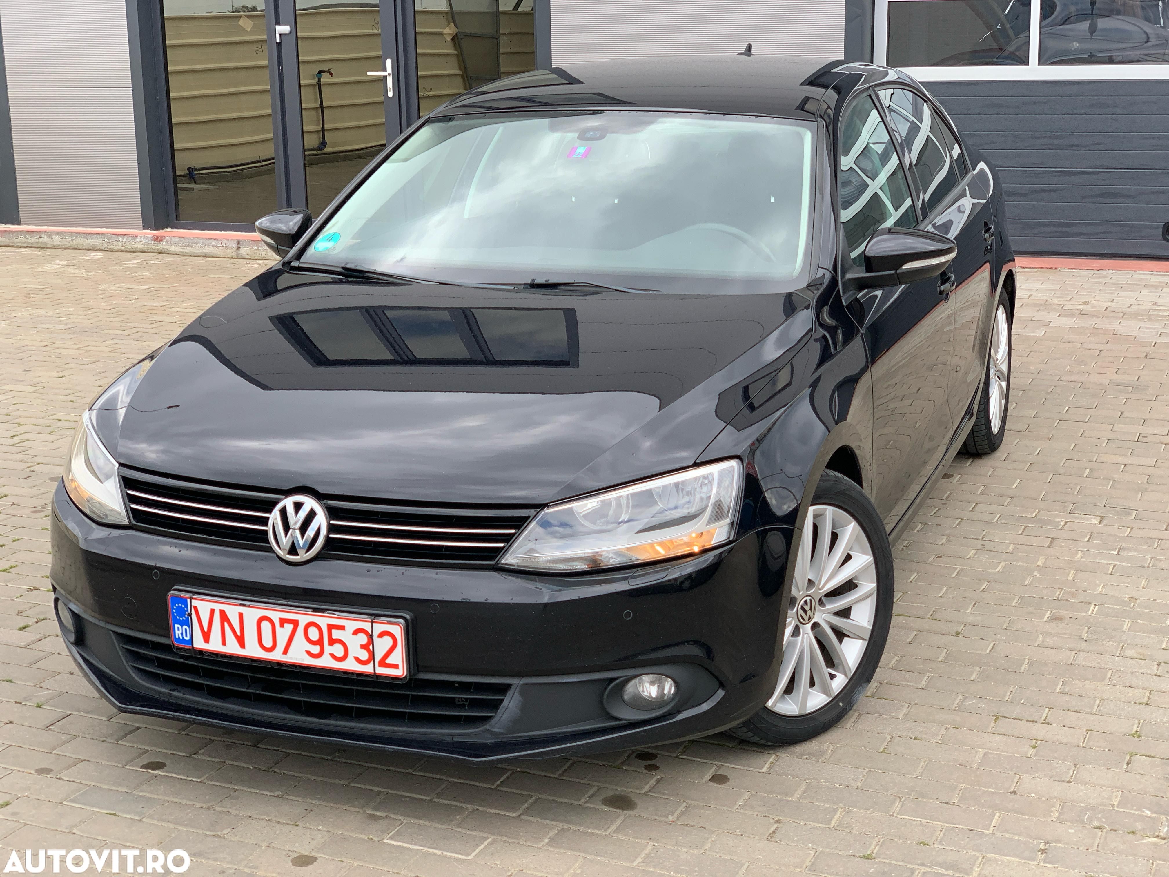 Volkswagen Jetta 1.6 TDI Blue Motion Technology Comfortline - 1