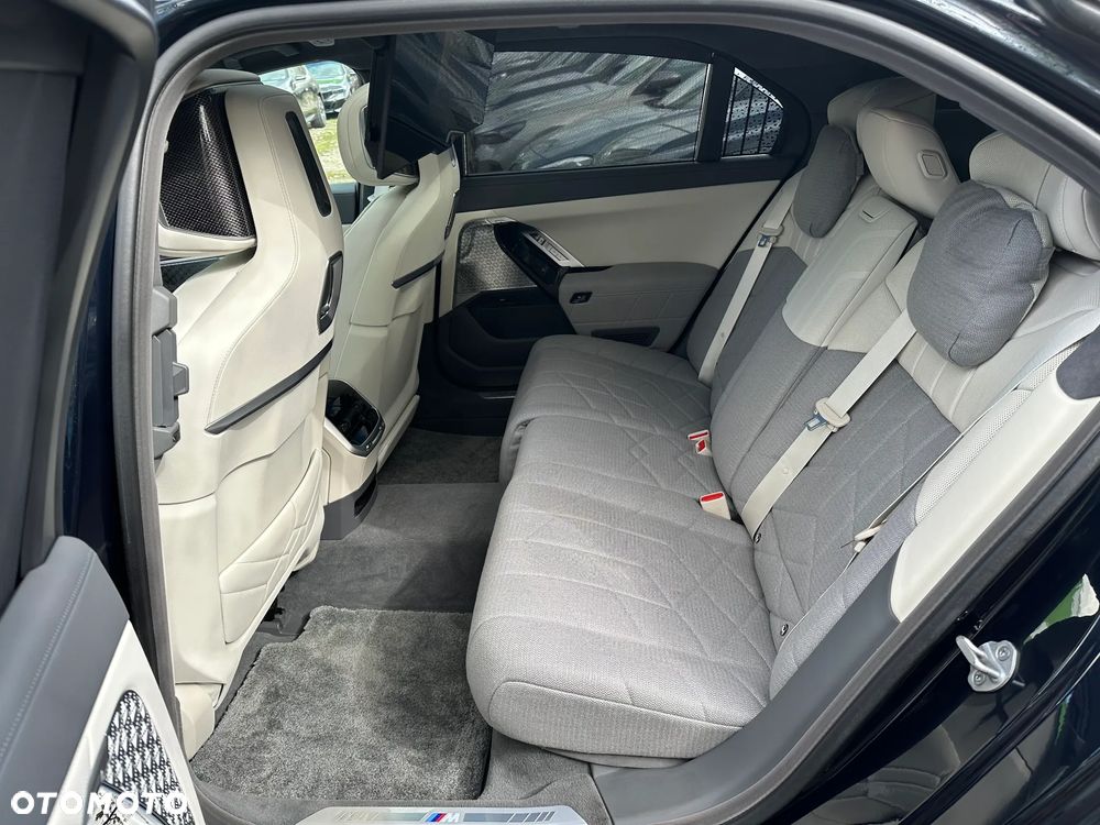 BMW i7 105.7kWh M70 xDrive - 7