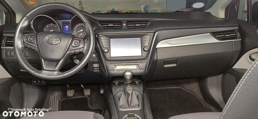 Toyota Avensis 2.0 D-4D Premium - 8