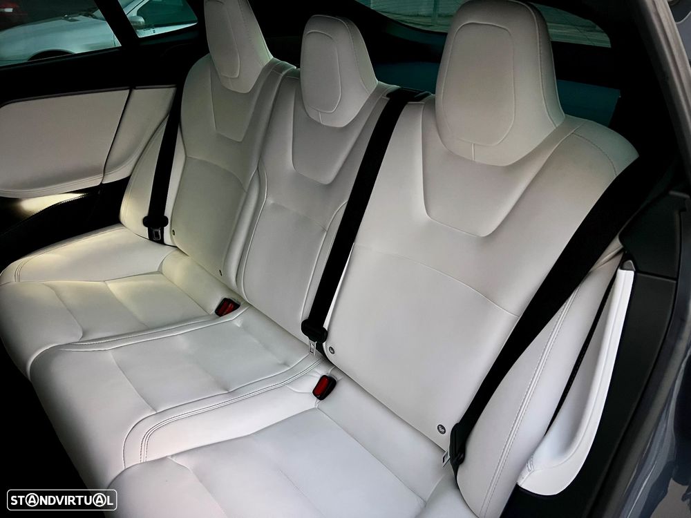 Tesla Model S - 11
