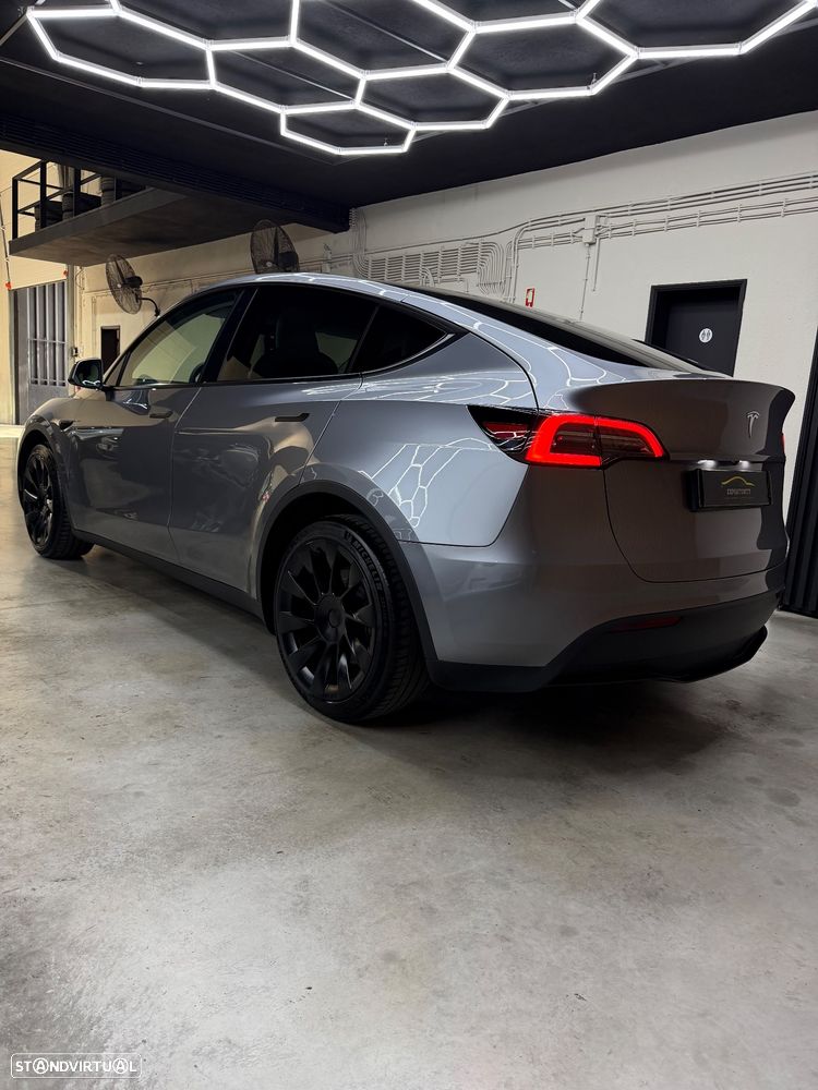 Tesla Model Y Long Range Dual Motor AWD - 4