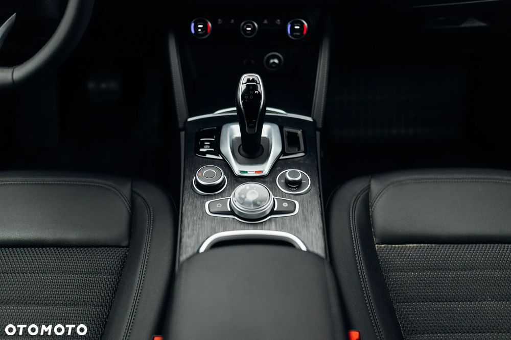 Alfa Romeo Stelvio 2.0 Turbo Q4 - 19