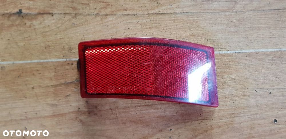 OPEL OMEGA B KOMBI ODBLASK TYŁ PRAWY - 1