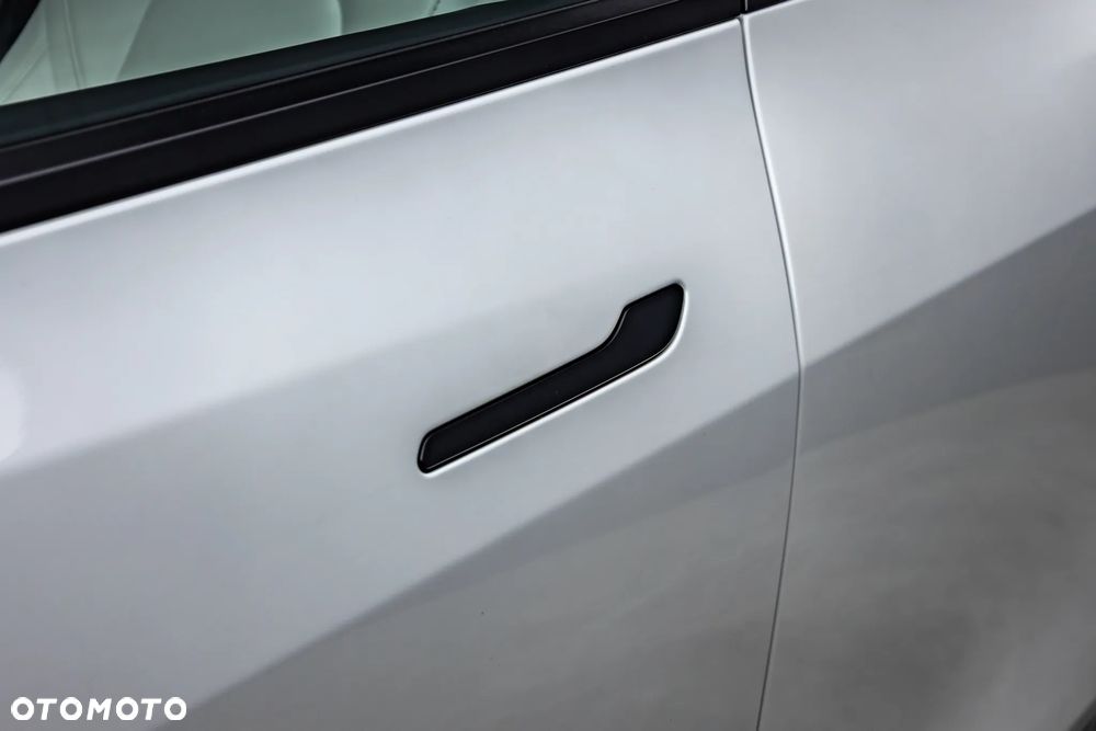 Tesla Model Y - 35