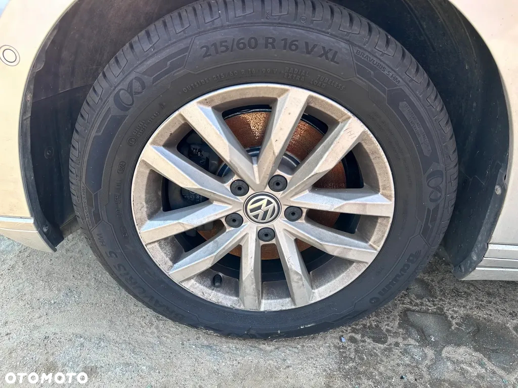 Volkswagen Passat - 9