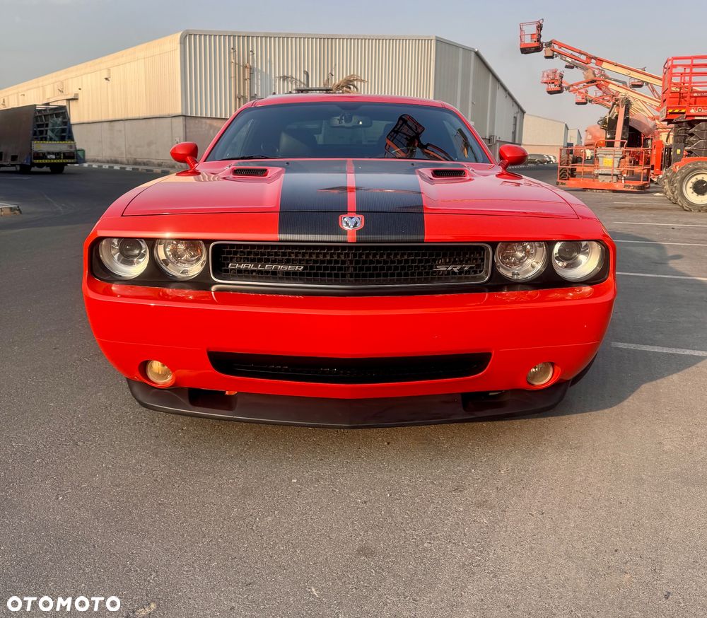Dodge Challenger 6.1 SRT8 - 2