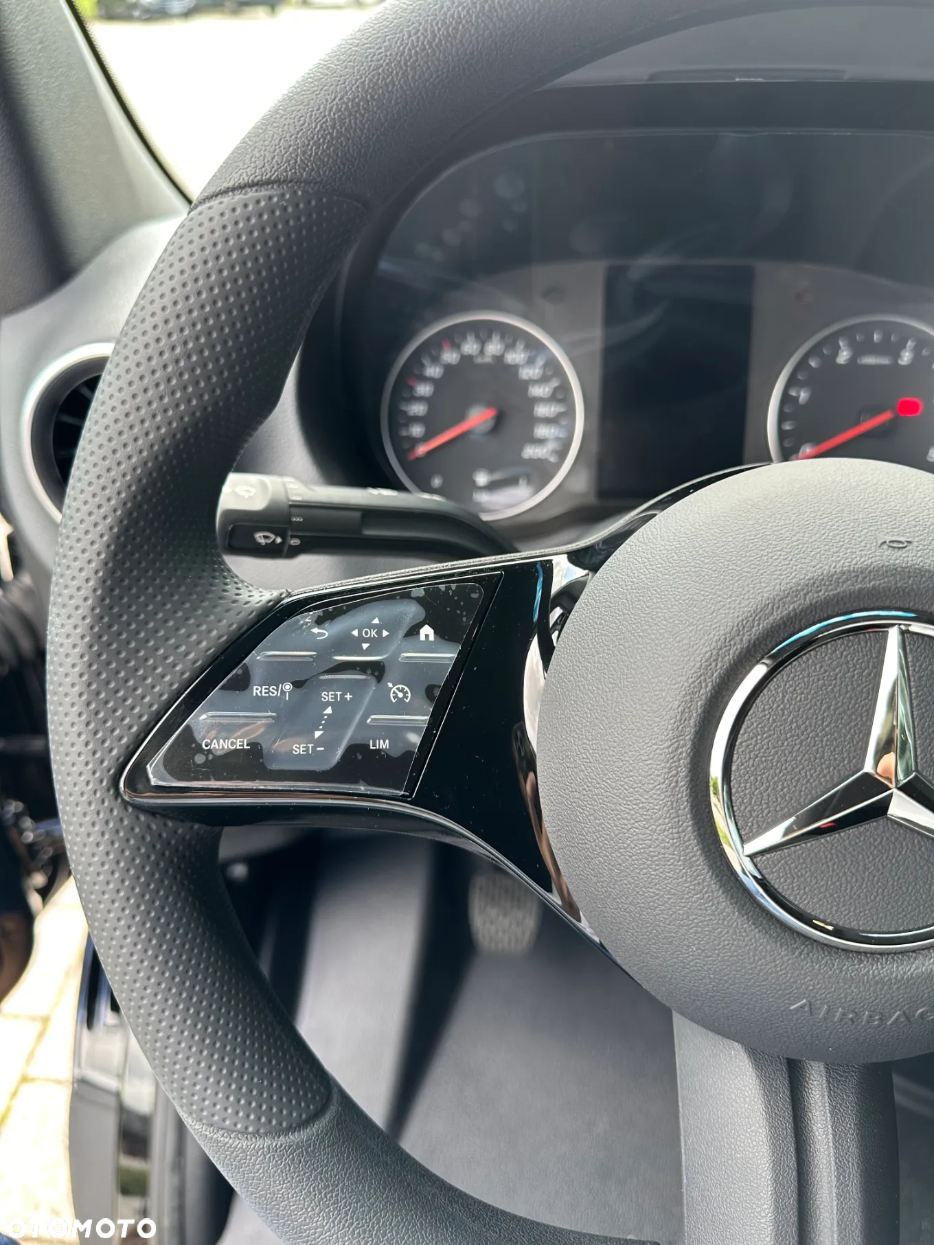 Mercedes-Benz Sprinter - 12