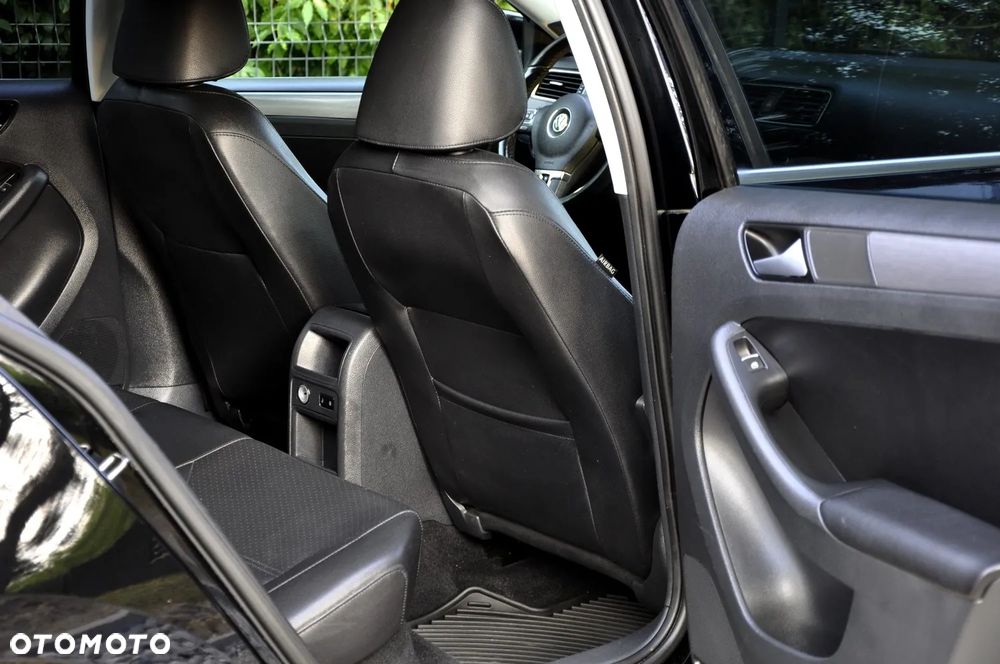 Volkswagen Jetta 2.0 TDI DSG Highline - 31