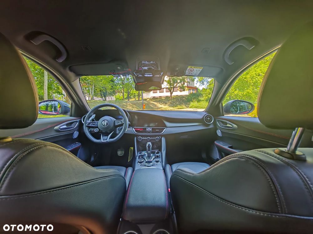 Alfa Romeo Giulia 2.0 Turbo Tributo Italiano Q4 - 12