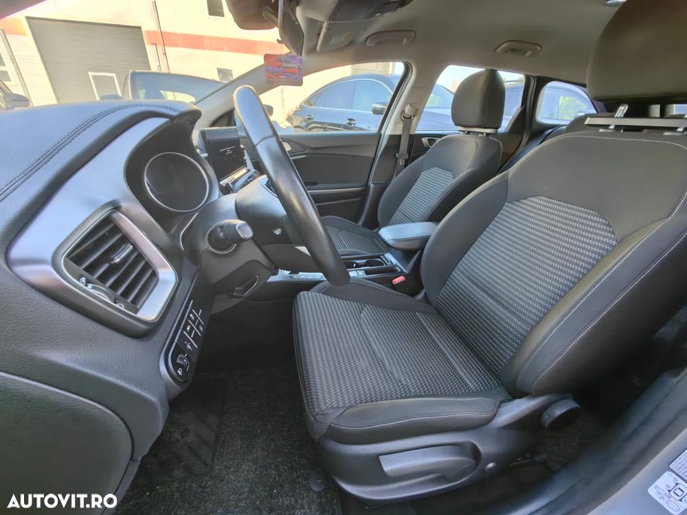 Kia Ceed 1.6 CRDi (48V Mild-Hybrid) DCT7 Spirit - 16
