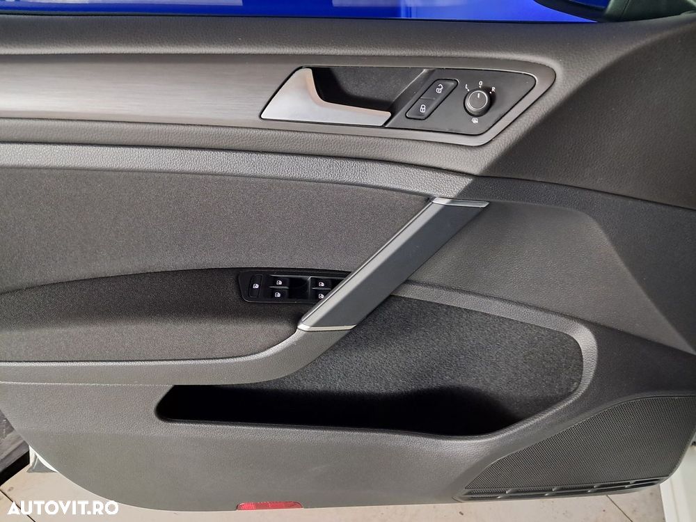 Volkswagen Golf - 16