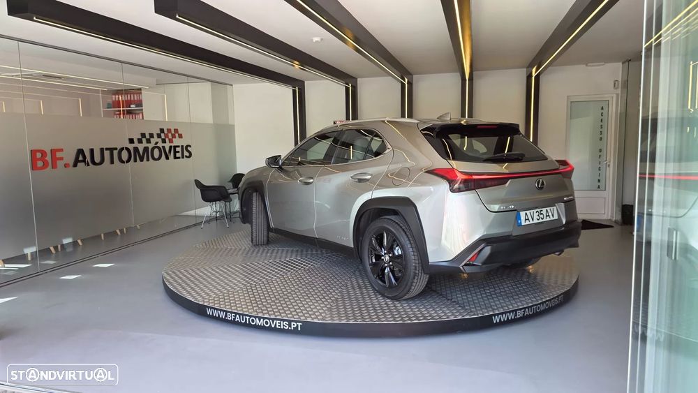 Lexus UX 250h Executive - 3