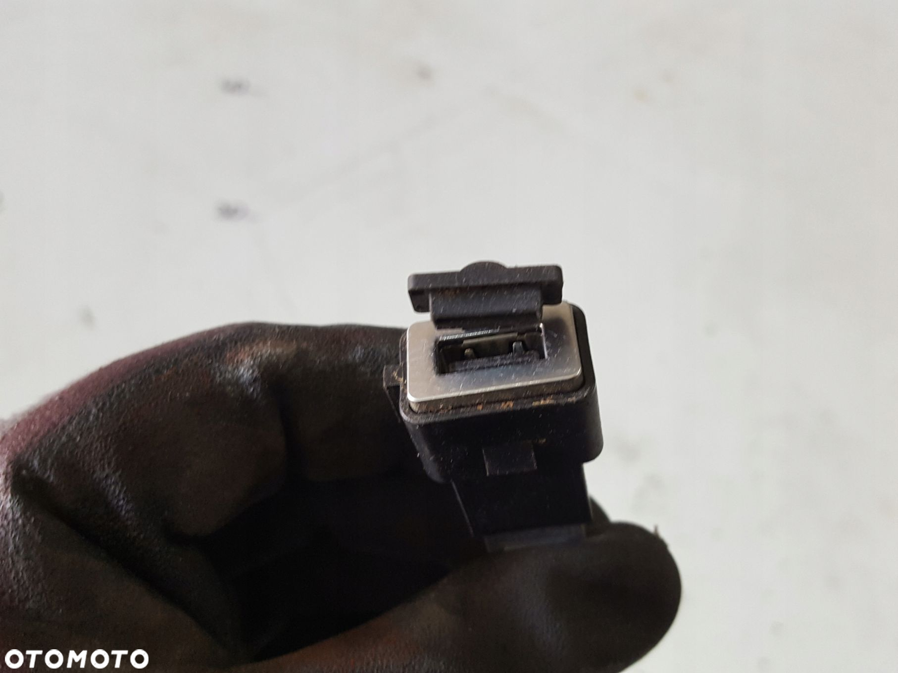 VOLVO XC60 I 08-13r GNIAZDO ŁĄCZE USB - 2