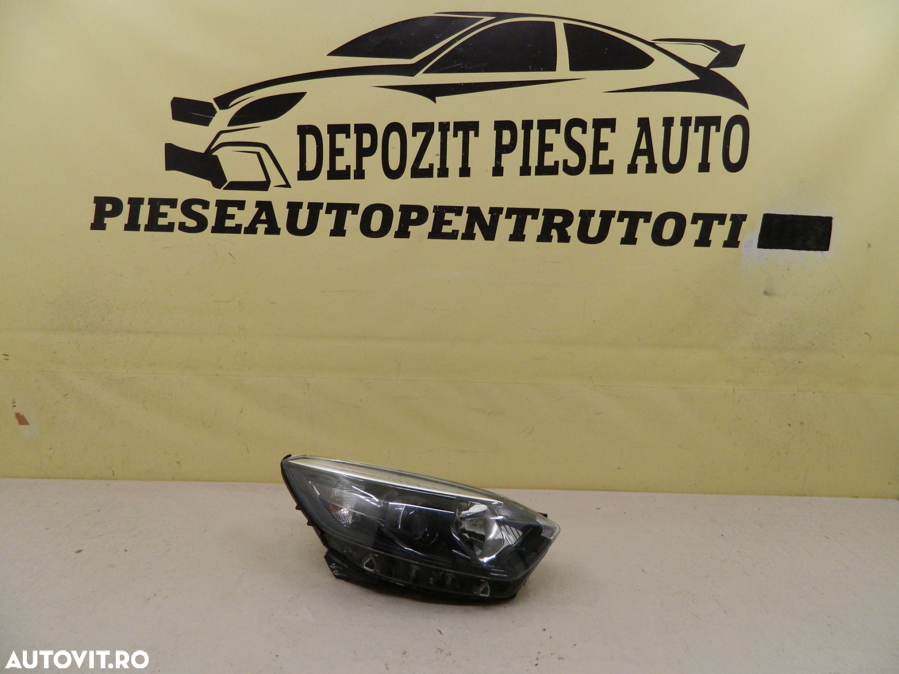 Far dreapta Renault Captur Halogen, 2013, 2014, 2015, 2016, 2017, cod origine 260105066R. - 2