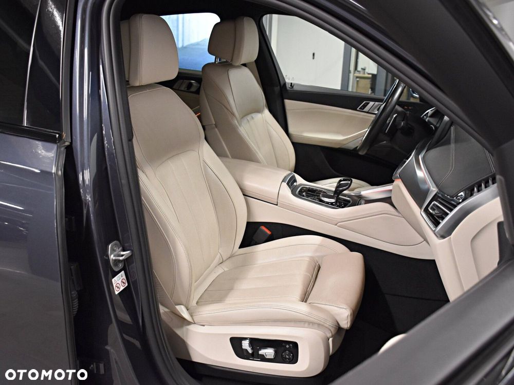 BMW X6 xDrive40i - 13