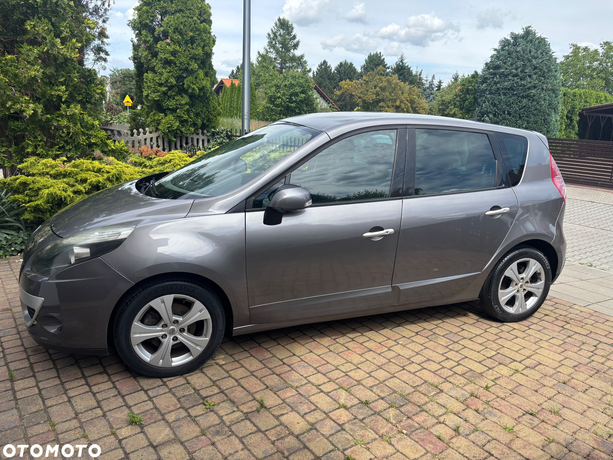 Renault Scenic 1.9 dCi FAP Dynamique - 10