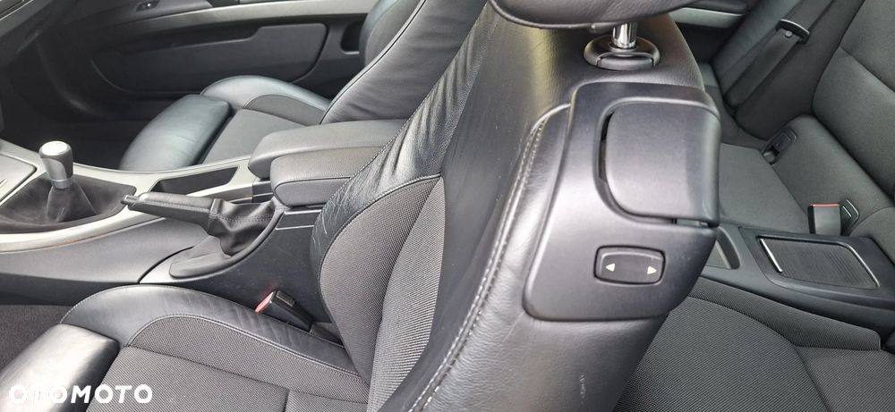 BMW Seria 3 325i - 10