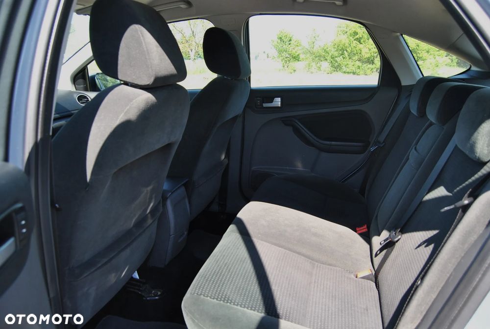 Ford Focus 1.6 Ghia - 6