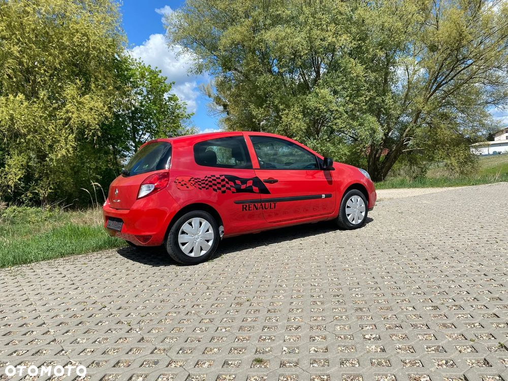 Renault Clio - 10