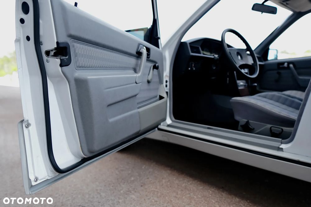 Mercedes-Benz W201 (190) - 34