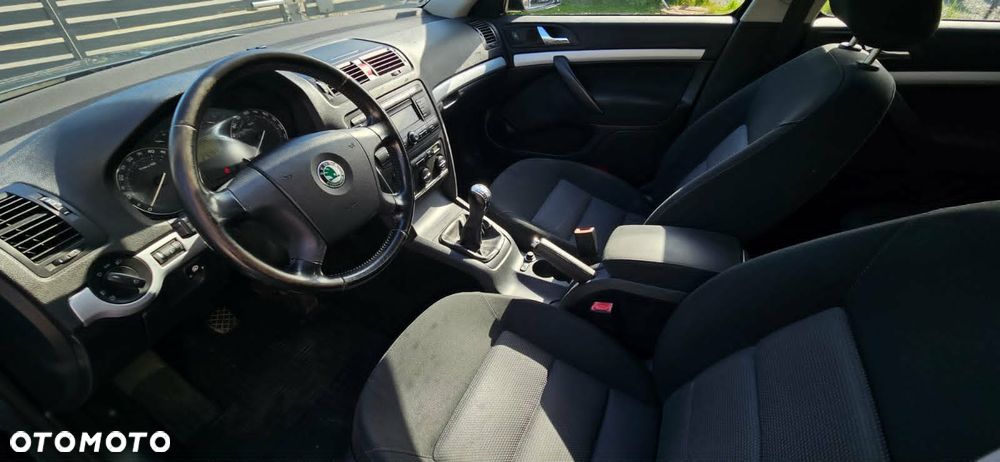 Skoda Octavia 1.6 Style - 8