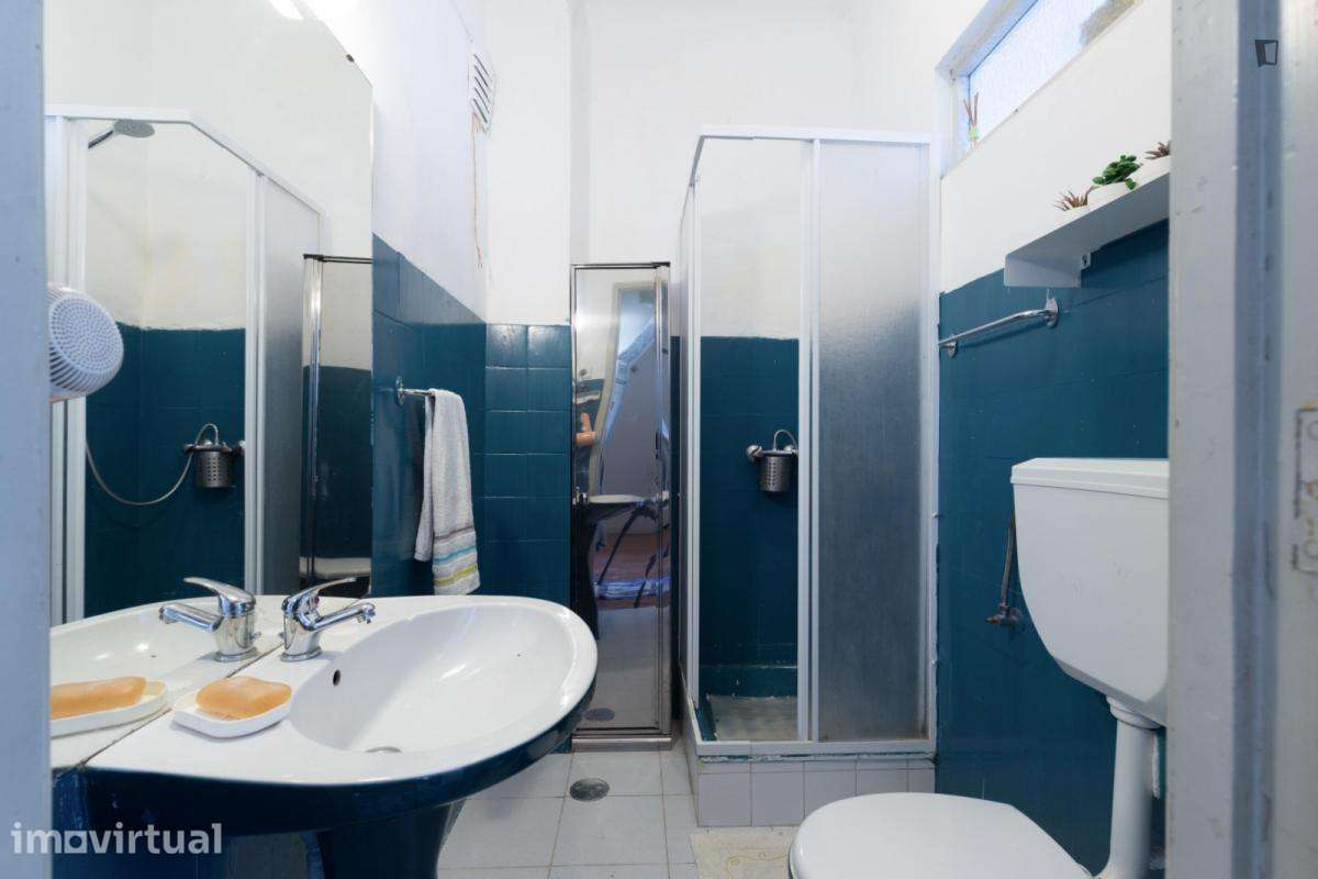 Quarto - localizado em Santo Ildefonso Porto - Grande imagem: 2/12