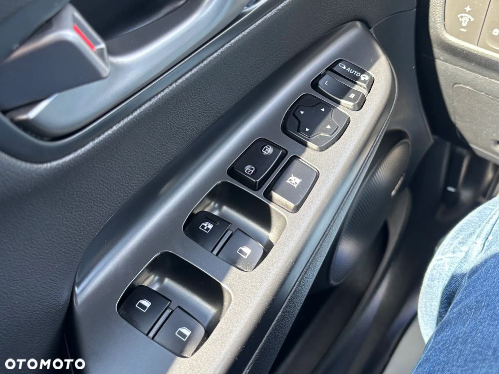 Hyundai Kona 1.6 T-GDI DCT 4WD Premium - 33