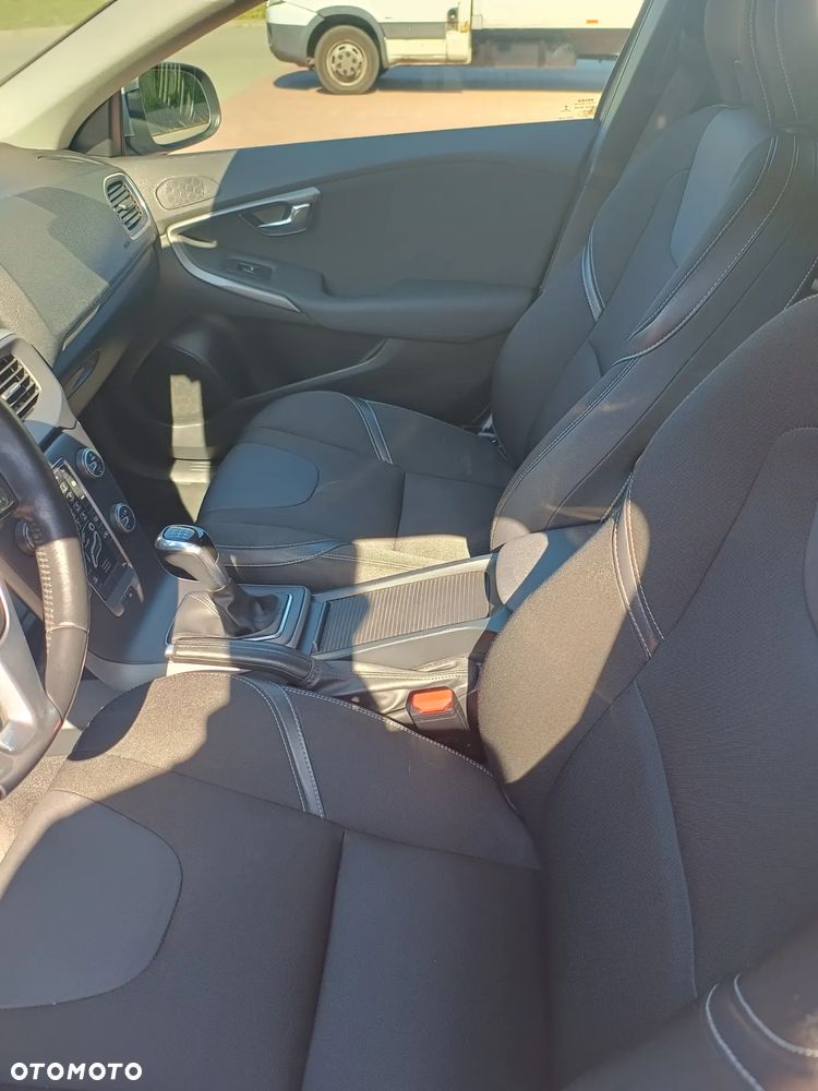 Volvo V40 D2 - 13