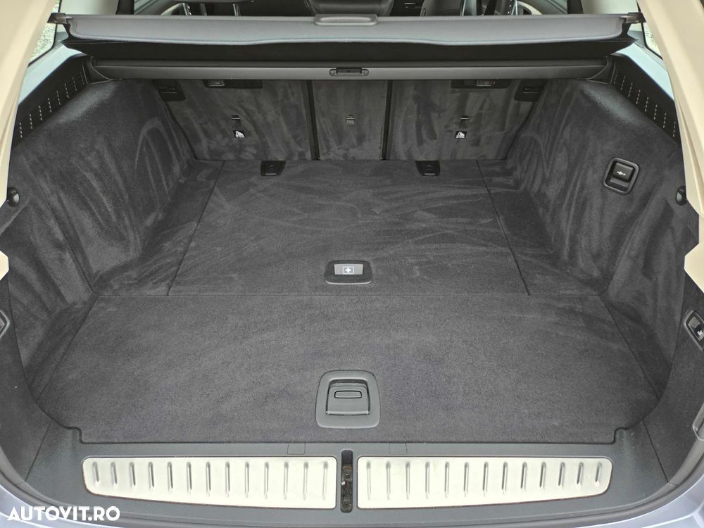 BMW Seria 5 520d xDrive Touring Aut. - 32