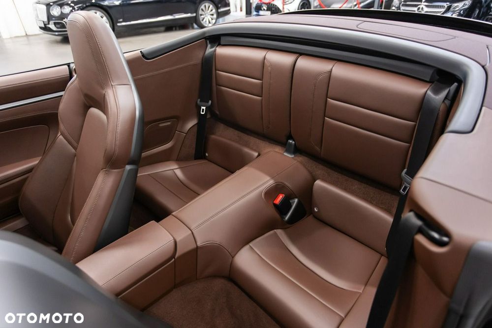 Porsche 911 Carrera 4 PDK - 27