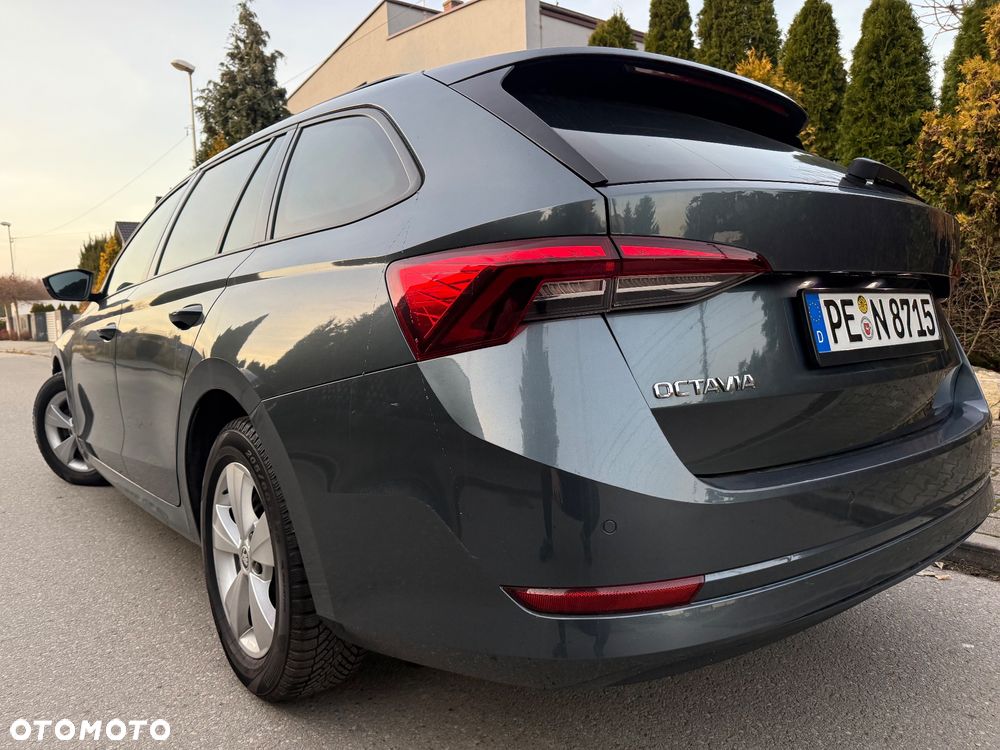 Skoda Octavia 2.0 TDI DSG Sportline - 8