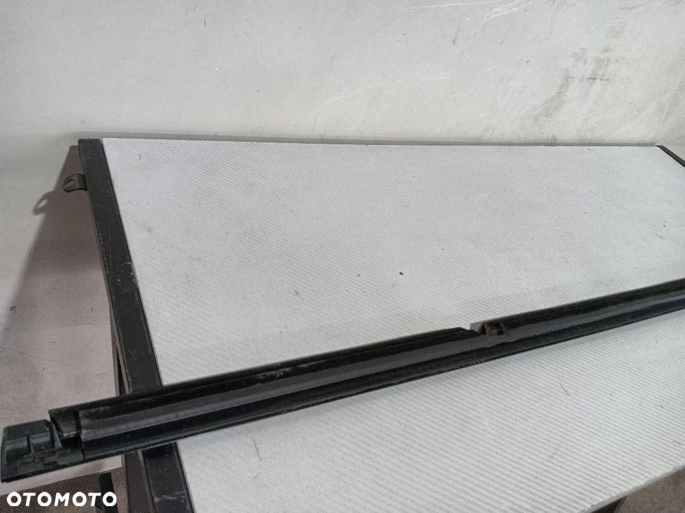 LISTWA ZGARNIAJĄCA DRZWI TYŁ TYLNA LEWA MERCEDES C KLASA W206 A2067304100 - 6