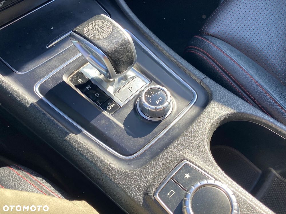 Mercedes-Benz Klasa A AMG 45 4Matic AMG Speedshift 7G-DCT - 24