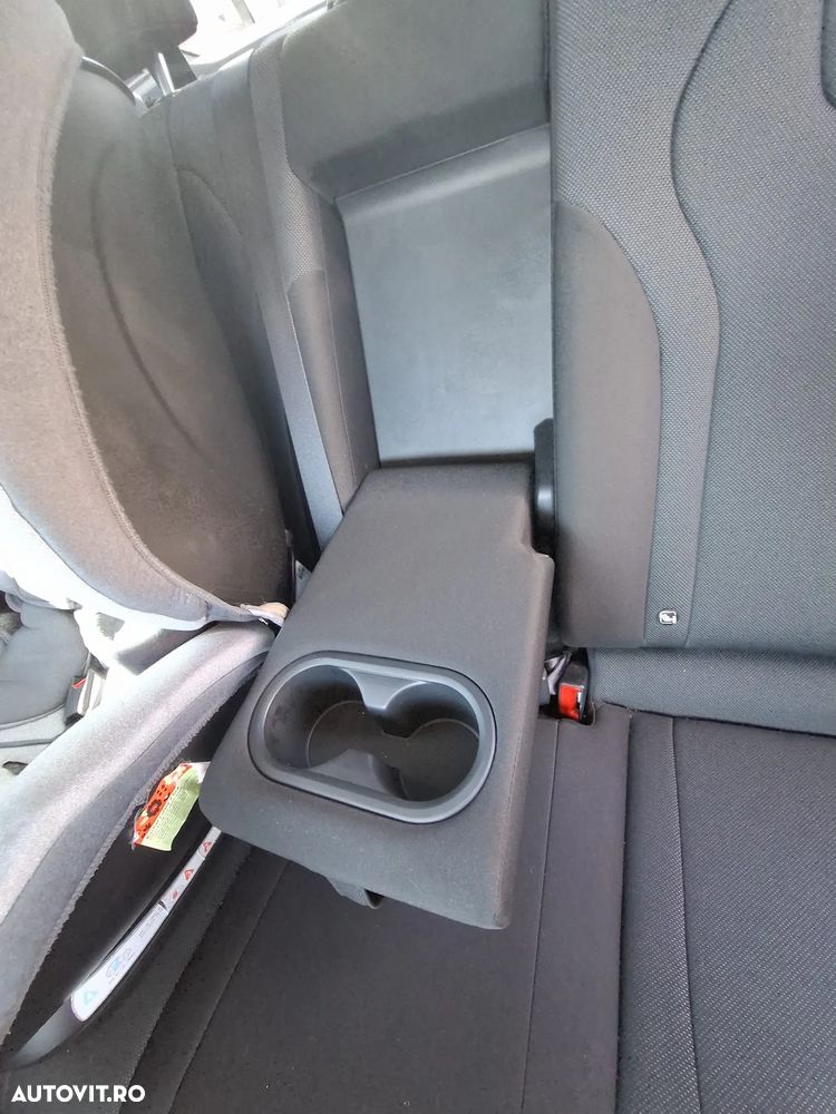 Hyundai Elantra 1.6 l 123 CP CVT Exclusive Navi - 9