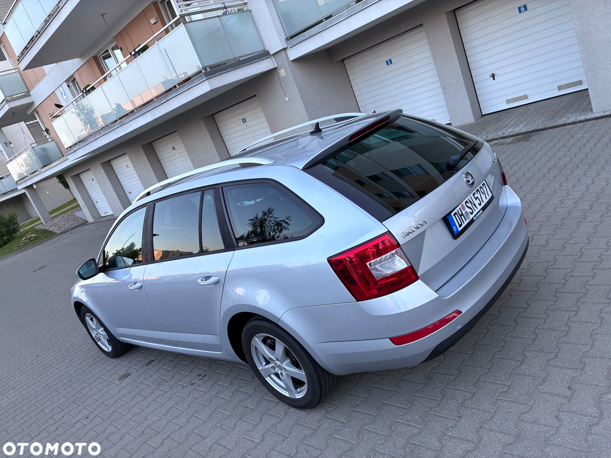 Skoda Octavia 1.6 TDI Ambiente DSG - 5