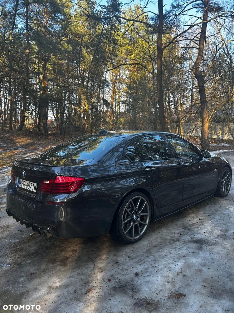 BMW Seria 5 550i - 8