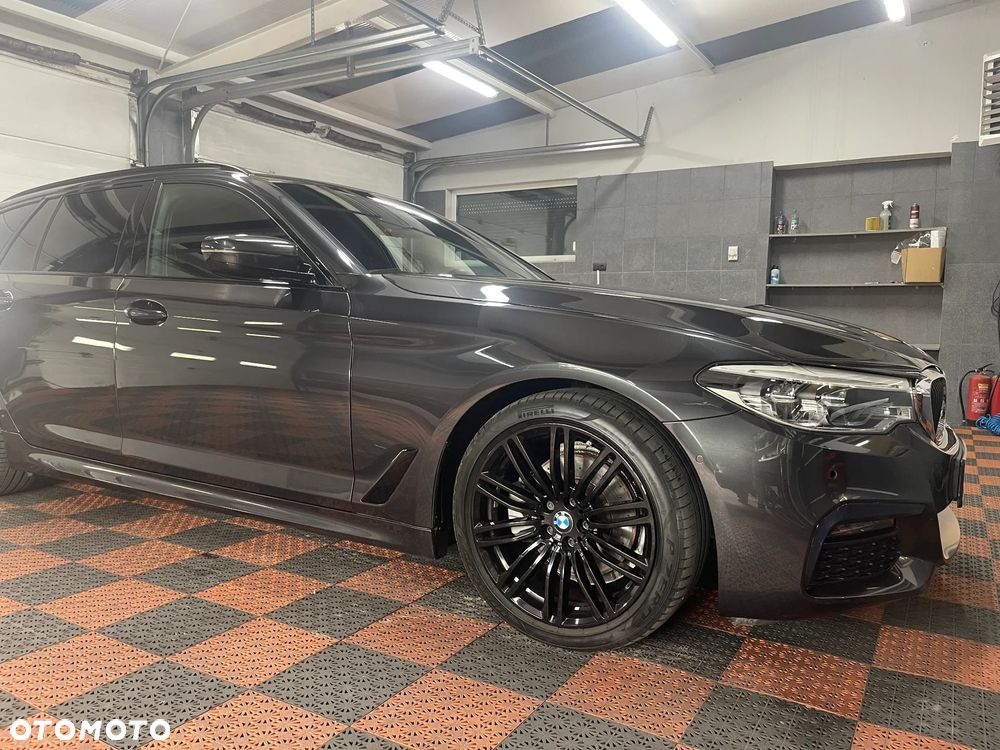 BMW Seria 5 520d Touring M Sport Edition - 4