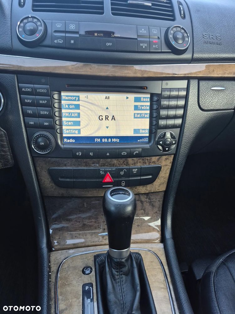 Mercedes-Benz Klasa E 320 CDI 7G-TRONIC Avantgarde - 24